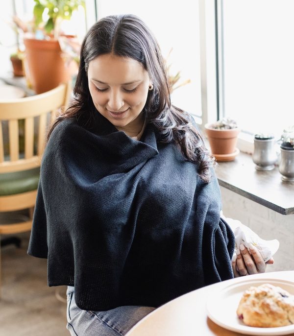 Cozy Canopy™ Nursing Cover - Black During Feeding